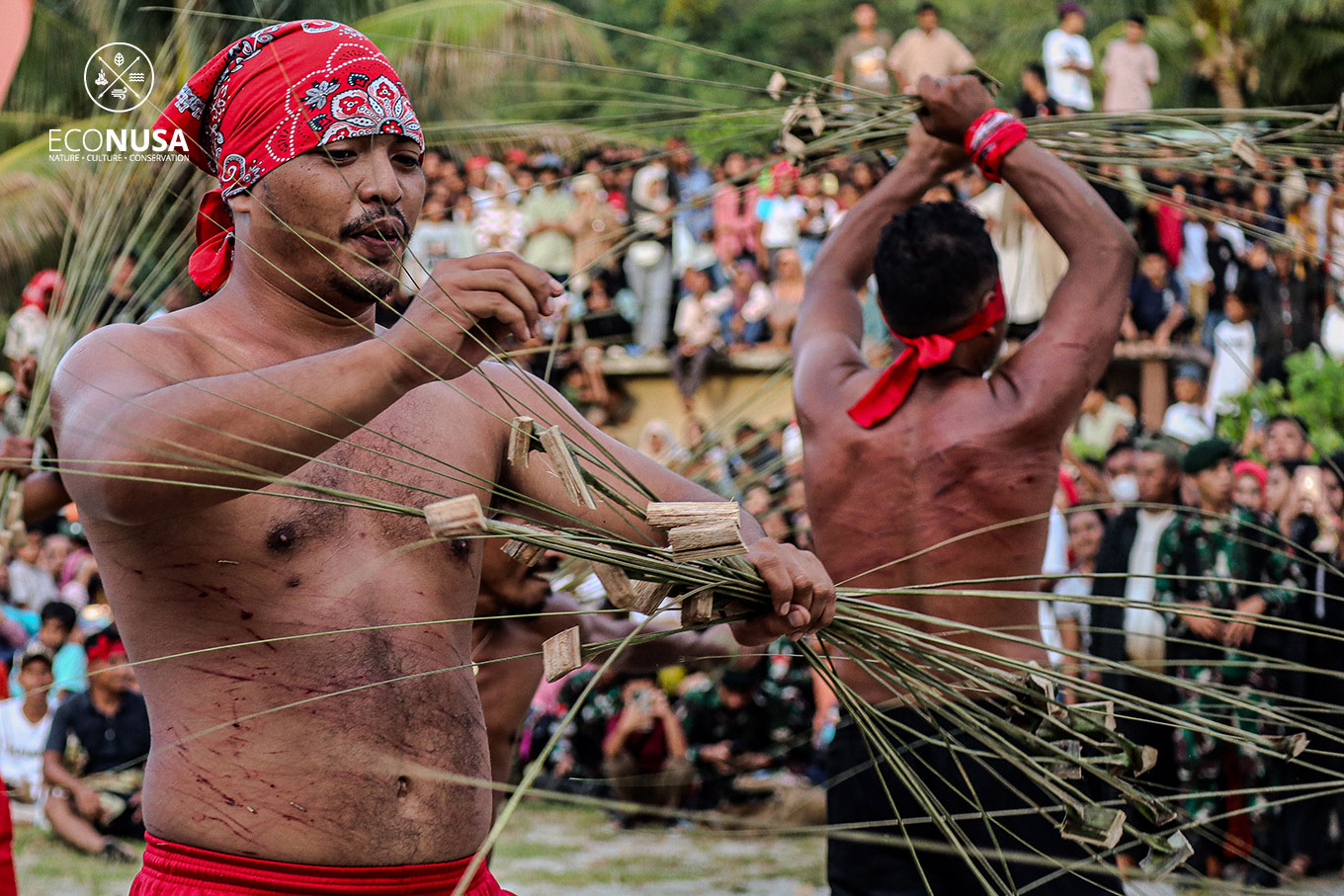 Atraksi Budaya Pukul Sapu Hatumete